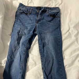 Tahari kelly brand skinny jeans size 8/29